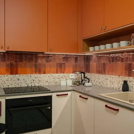 Stylish 3br With Sauna By Metro
