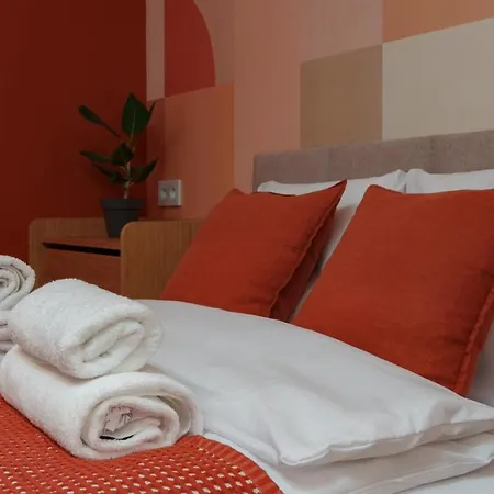 Stylish 3br With Sauna By Metro