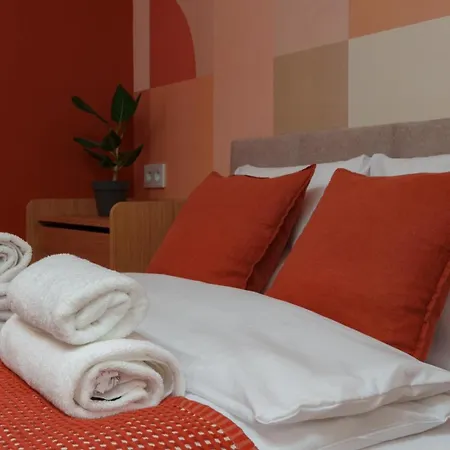 Stylish 3br With Sauna By Metro *